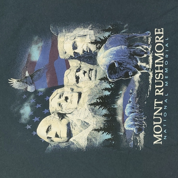 Made in USA. Mount Rushmore. Prairie Mountain T shirt. Size Medium - Picture 2 of 5